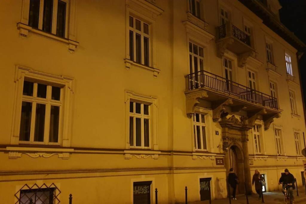 Bright&Comfy Apt -Few Min To Main Square Krakow Bagian luar foto